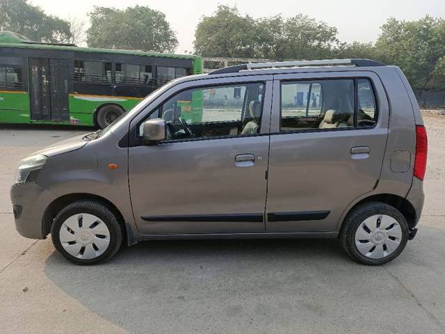 https://images10.gaadi.com/usedcar_image/4216421/original/8913f51ce8bf544b3b9e1ad829f31ff9.jpg?imwidth=6402