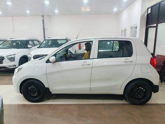 https://images10.gaadi.com/usedcar_image/4216478/original/processed_bf12a8c8a9a9d2626174eb4289aa2122.jpg?imwidth=6401