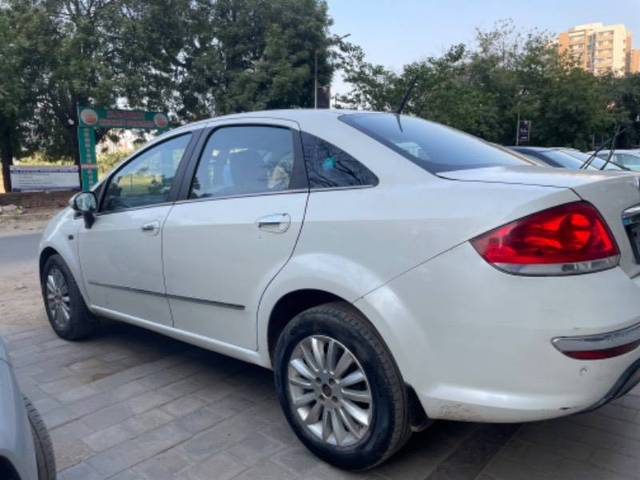 https://images10.gaadi.com/usedcar_image/4216558/original/133d50acc6b237950aa6cf432de03d55.jpeg?imwidth=6402