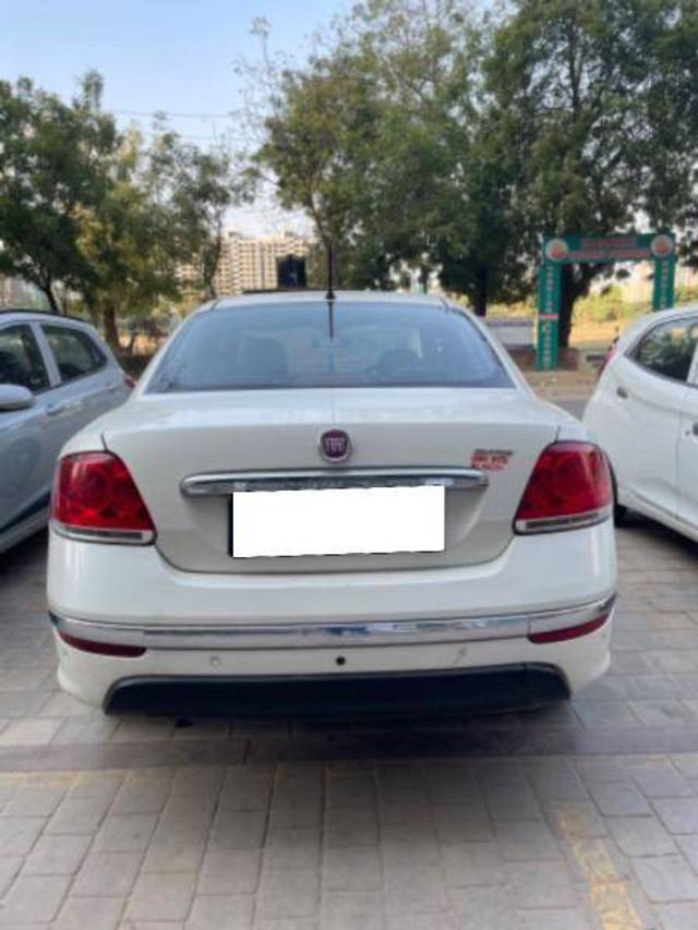 https://images10.gaadi.com/usedcar_image/4216558/original/4cf515d037261c23a1f59889a0df0f5d.jpeg?imwidth=6401