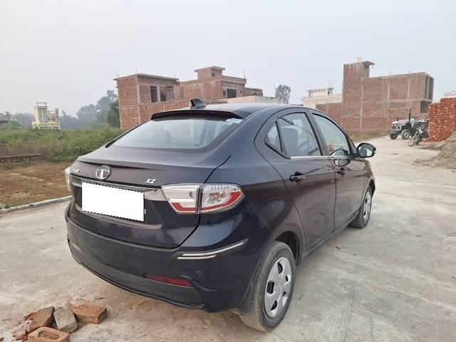 https://images10.gaadi.com/usedcar_image/4216590/original/processed_39f952ec-eacf-4293-9c7d-8f35aca2d9db.jpg?imwidth=6402