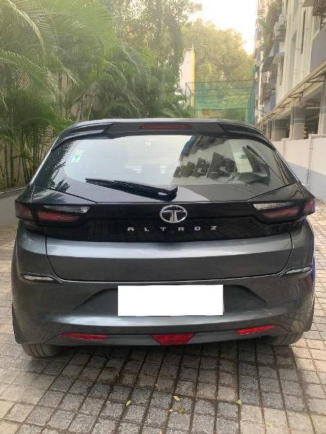 https://images10.gaadi.com/usedcar_image/4216605/original/processed_a1db91e1-67b3-445b-8c89-ccb0b1ce1e62.jpeg?imwidth=6402