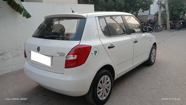 https://images10.gaadi.com/usedcar_image/4216663/original/processed_dd8e4b2104880b87b6c31a05837037d0.jpg?imwidth=6401