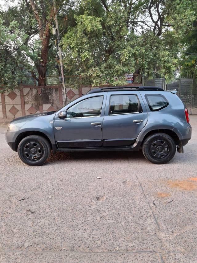 https://images10.gaadi.com/usedcar_image/4216722/original/processed_ffe7777a5d17a750ad513f420b47ffc2.jpg?imwidth=6402