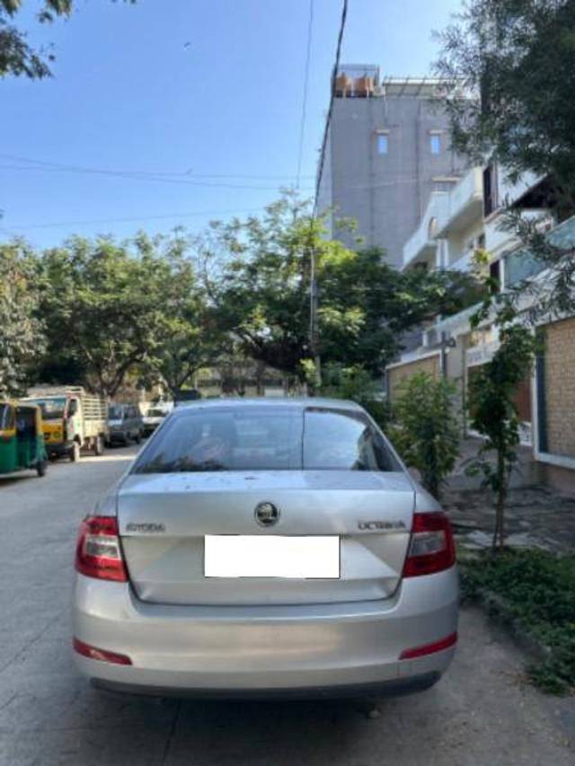 https://images10.gaadi.com/usedcar_image/4216842/original/dbbc80d82ed93a48c544e0439b2c8f82.jpg?imwidth=6401