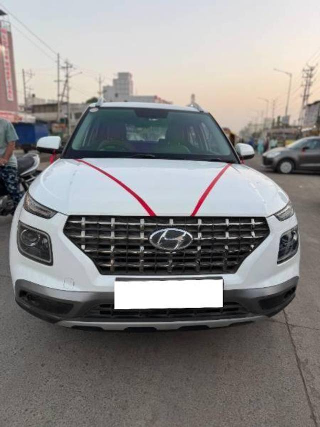 https://images10.gaadi.com/usedcar_image/4216857/original/processed_8e13dba6-7c40-42e1-81fd-260d48415eca.jpg?imwidth=6400