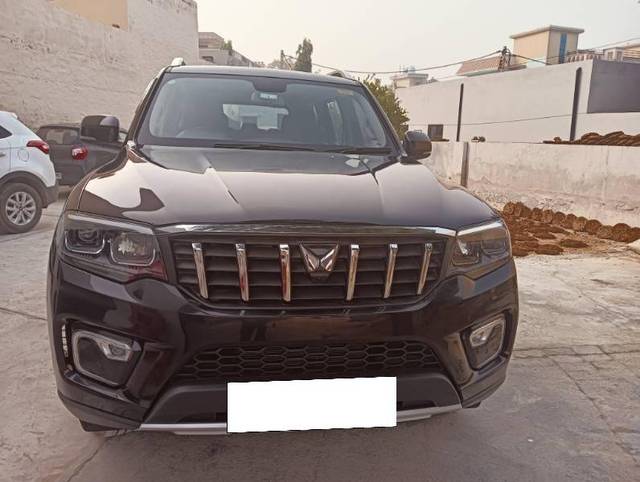 https://images10.gaadi.com/usedcar_image/4216911/original/fcc6ee05a8794aa6b08c6a0a5033d013.jpg?imwidth=6400