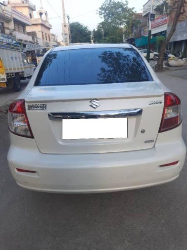 https://images10.gaadi.com/usedcar_image/4216961/original/processed_f5dbc9f6-f60c-4834-8cc7-0a553e1d1e55.jpg?imwidth=6401