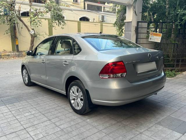 https://images10.gaadi.com/usedcar_image/4216998/original/processed_f1a59ac0cf902a5c528e896326d66ffe.jpg?imwidth=6402