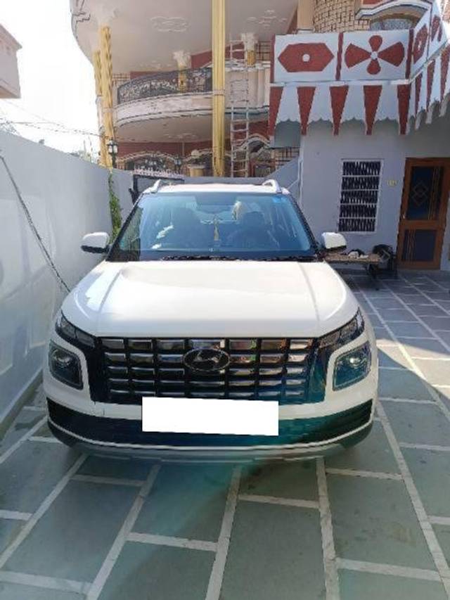 https://images10.gaadi.com/usedcar_image/4217046/original/processed_79a3b9d6-9839-44a4-a2b0-ca56fd386706.jpg?imwidth=6400