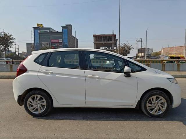 https://images10.gaadi.com/usedcar_image/4217065/original/processed_1de9f99b-9069-407d-bdd2-489e76b26076.jpg?imwidth=6401