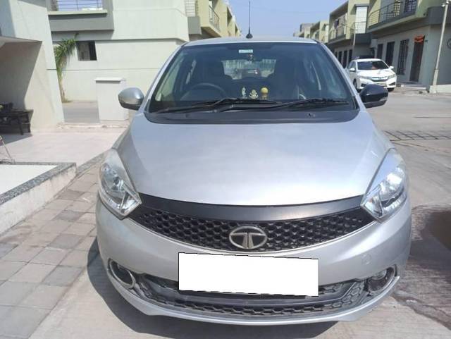 https://images10.gaadi.com/usedcar_image/4217088/original/processed_6eb2310c-d902-4d49-aed4-7ff99e6893d5.jpg?imwidth=6402