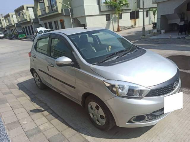 https://images10.gaadi.com/usedcar_image/4217088/original/processed_b4d7a0c7-f46a-4181-889c-d23ba3257512.jpg?imwidth=6400