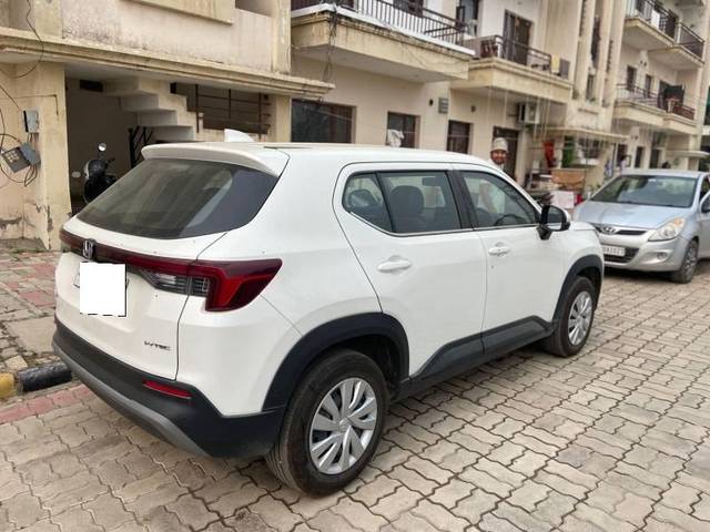 https://images10.gaadi.com/usedcar_image/4217180/original/processed_bb544036-21dd-449b-88f4-5b5677ab4f8f.jpg?imwidth=6400