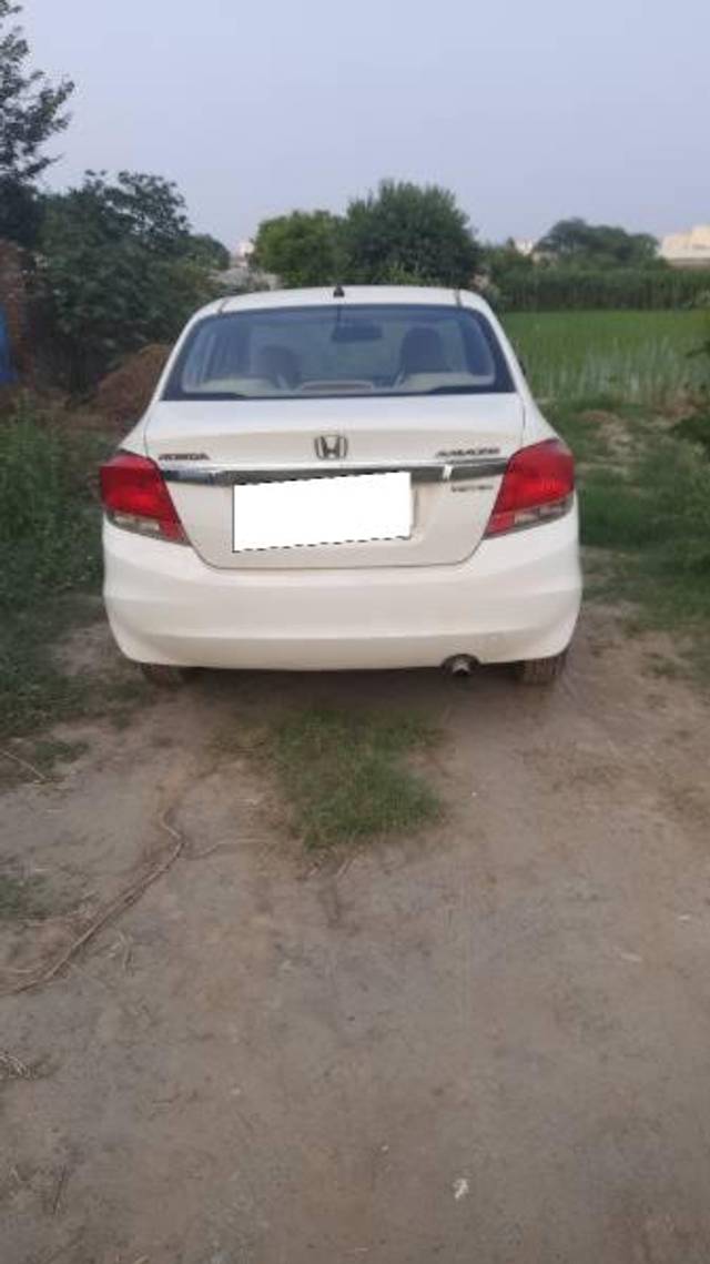 https://images10.gaadi.com/usedcar_image/4217215/original/processed_d8c2325b-2ca8-4918-aa51-84e7f780d4ee.jpg?imwidth=6401