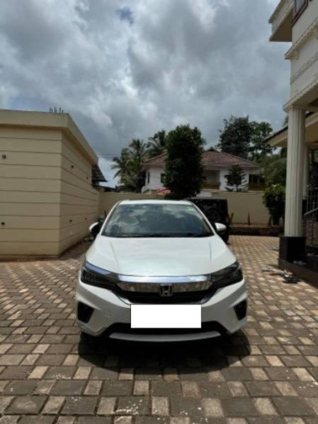 https://images10.gaadi.com/usedcar_image/4217365/original/processed_258452d3-28cc-4dbd-a73f-6a3c0310ab1c.jpeg?imwidth=6400