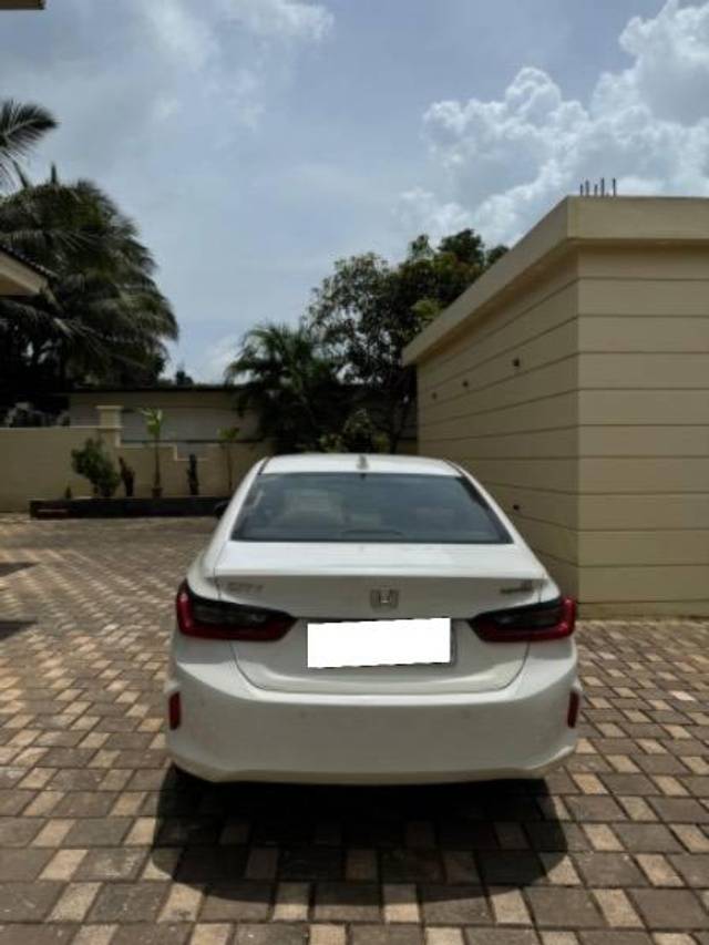 https://images10.gaadi.com/usedcar_image/4217365/original/processed_462be57b-fa47-49ad-91b4-e27ff880a290.jpeg?imwidth=6401