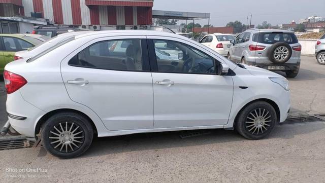 https://images10.gaadi.com/usedcar_image/4217456/original/processed_54fbb4e3-d255-4db9-a873-8c472c766dc1.jpg?imwidth=6401