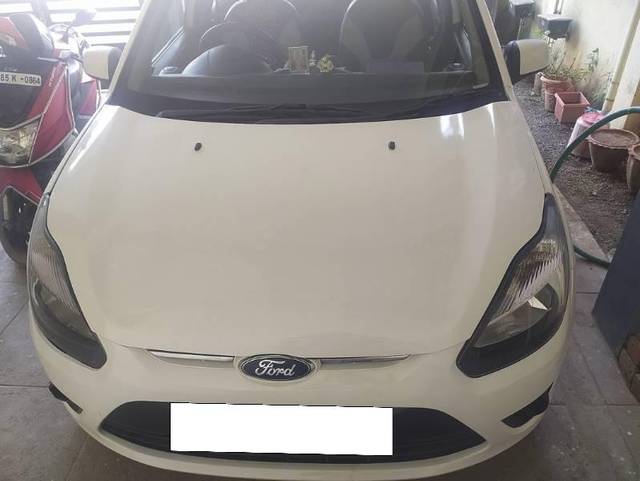 https://images10.gaadi.com/usedcar_image/4217498/original/processed_b89f29bf-5514-4fa8-b483-5d2411ef717e.jpg?imwidth=6400