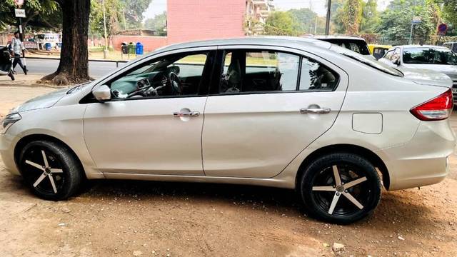 https://images10.gaadi.com/usedcar_image/4217668/original/processed_35805c83-e1f0-40ae-b8af-fd0ce228c587.jpg?imwidth=6402