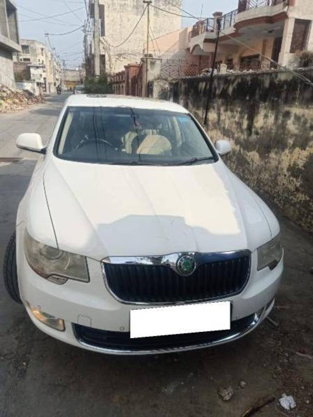 https://images10.gaadi.com/usedcar_image/4217686/original/48949e2349cd54c01f9de4113c8aa006.jpg?imwidth=6400