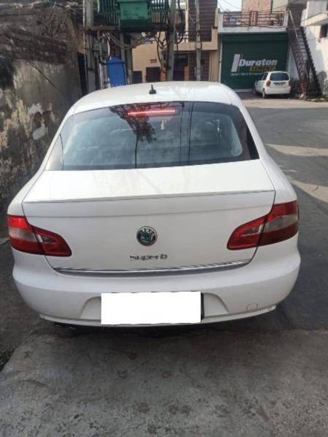 https://images10.gaadi.com/usedcar_image/4217686/original/4b6dfba1506d776adffc84e3de59c54e.jpg?imwidth=6401