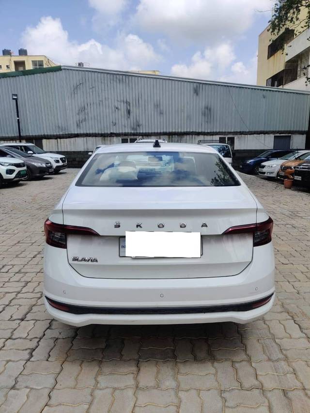 https://images10.gaadi.com/usedcar_image/4217807/original/processed_5ddfb0e22b74b02118042305b73264b0.jpeg?imwidth=6401