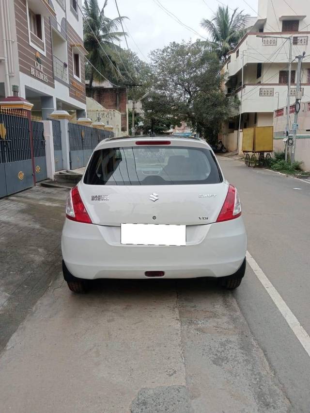 https://images10.gaadi.com/usedcar_image/4217853/original/processed_92eab3f4bf8a6a9a4ec9d1b8c31fb451.jpg?imwidth=6402