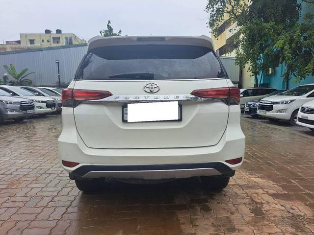 https://images10.gaadi.com/usedcar_image/4217905/original/processed_258c7d51bf17591a7bd66d9e933f4724.jpg?imwidth=6402