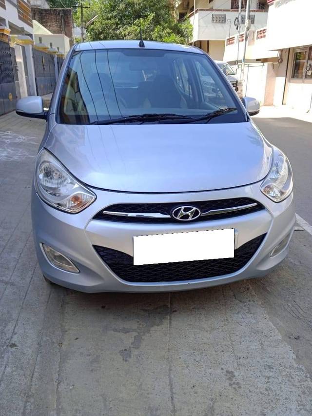 https://images10.gaadi.com/usedcar_image/4218003/original/processed_3cbaefe70048c52804e33415e787ff72.jpg?imwidth=6400