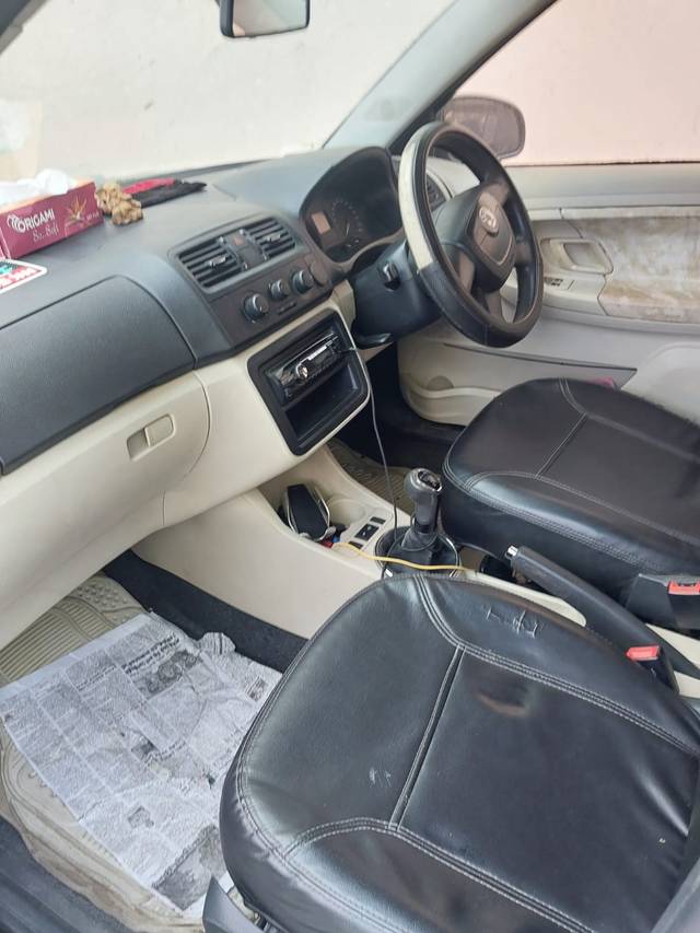 https://images10.gaadi.com/usedcar_image/4218026/original/ceeeb31e7810481f6d03ff9bd0287909.jpg?imwidth=6402