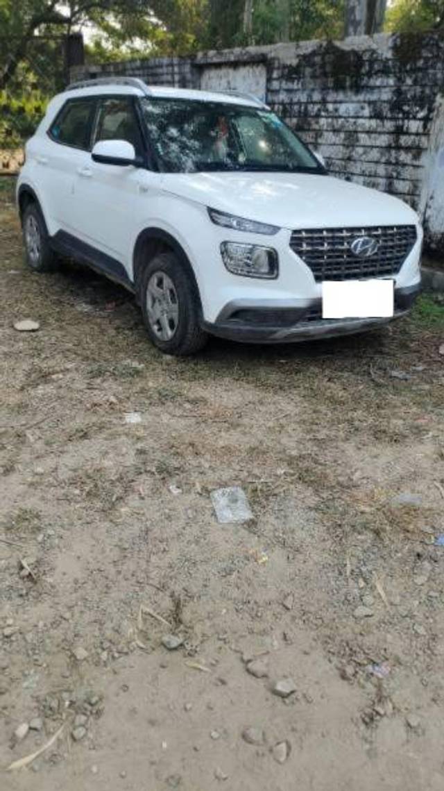 https://images10.gaadi.com/usedcar_image/4218108/original/processed_6c8f83f4-c22a-4a57-a5dd-bfb9910a21dc.jpg?imwidth=6400