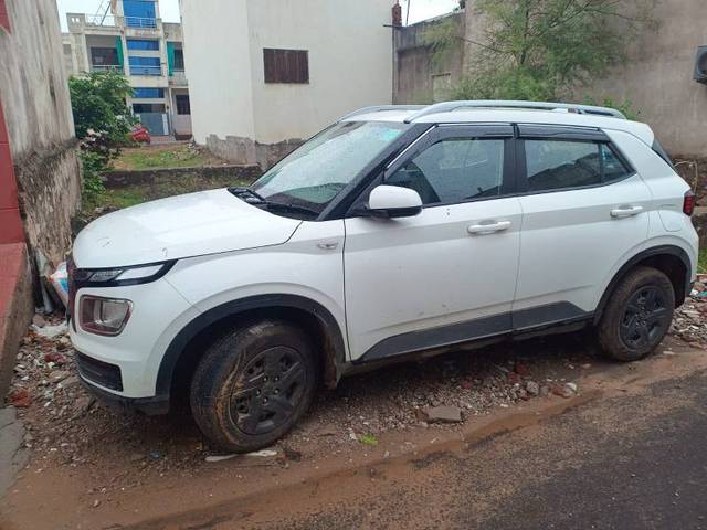 https://images10.gaadi.com/usedcar_image/4218142/original/2951cbeef89b982fc9ed460d0518ea04.jpg?imwidth=6400