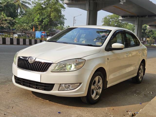 https://images10.gaadi.com/usedcar_image/4218257/original/processed_c971de037c6cc4db238f3462f64872a9.jpg?imwidth=6402