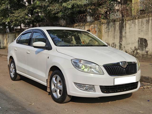 https://images10.gaadi.com/usedcar_image/4218257/original/processed_f38771a43d758b4842186a25e1164a15.jpg?imwidth=6400