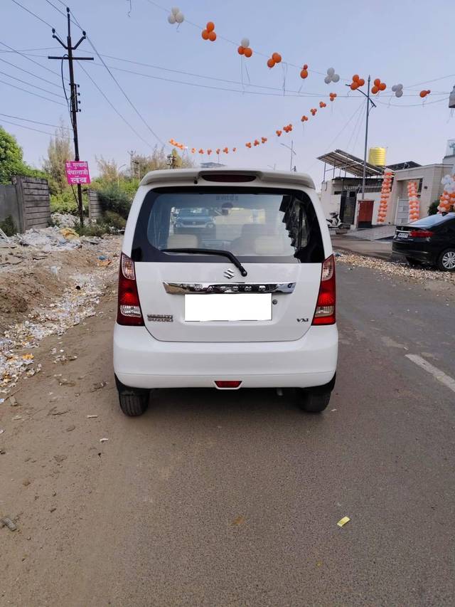 https://images10.gaadi.com/usedcar_image/4218277/original/processed_dd1275e29f3f8c789e8f25fb680ce869.jpg?imwidth=6401