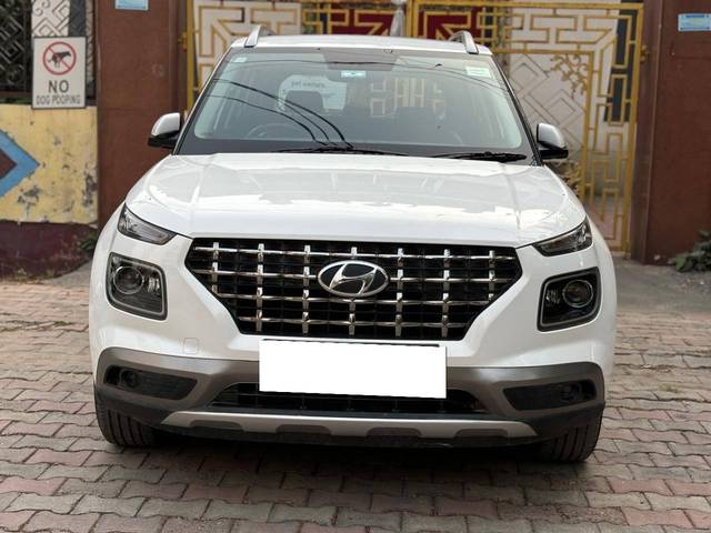 https://images10.gaadi.com/usedcar_image/4218381/original/processed_c5ac24b16e4cb1659fa3240627f7cc6b.jpg?imwidth=6400