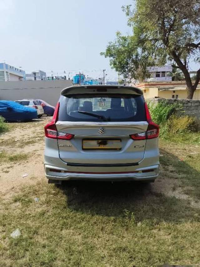 https://images10.gaadi.com/usedcar_image/4218427/original/processed_43608026-2076-4569-b18a-c3275fc6126e.jpg?imwidth=6402