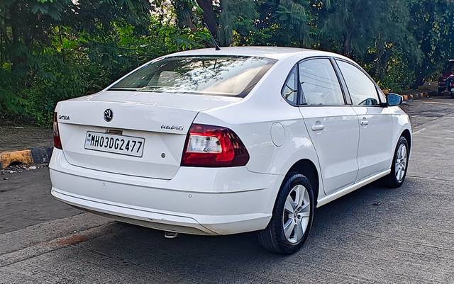 https://images10.gaadi.com/usedcar_image/4218441/original/08e4611ef2061846c86191a477a0ef05.jpg?imwidth=6402