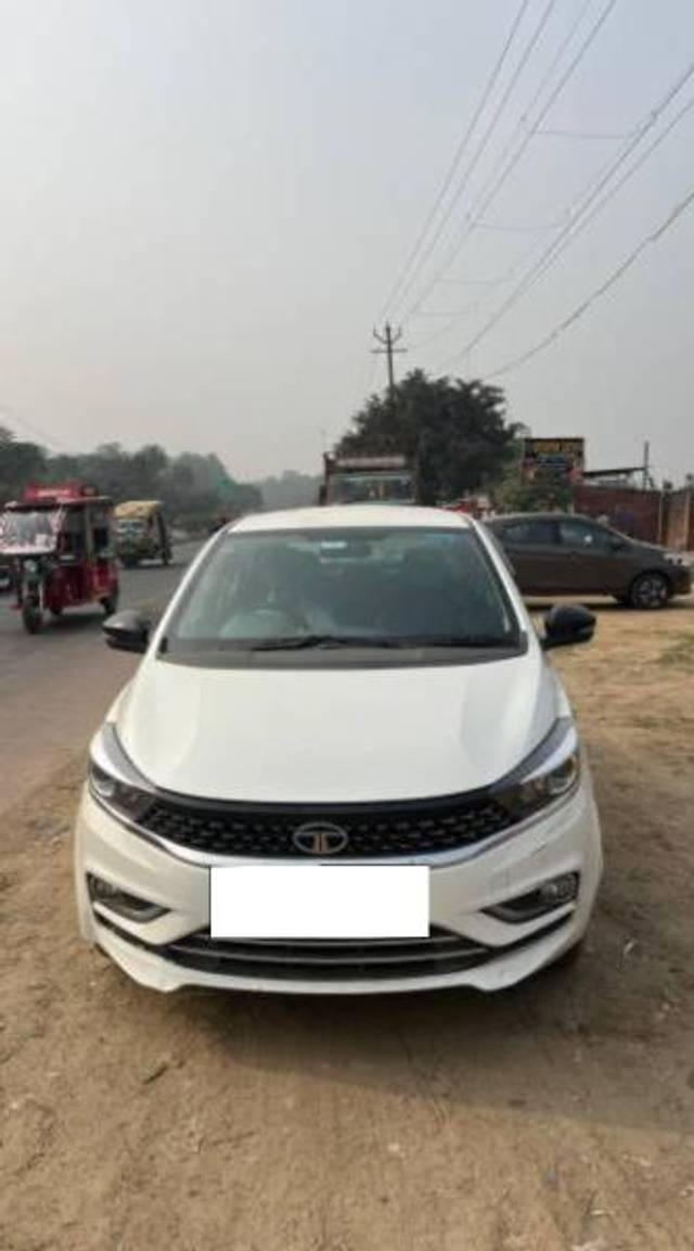 https://images10.gaadi.com/usedcar_image/4218556/original/processed_d72adaa0-8815-4e4d-8d80-55cf923d5fc7.jpg?imwidth=6400