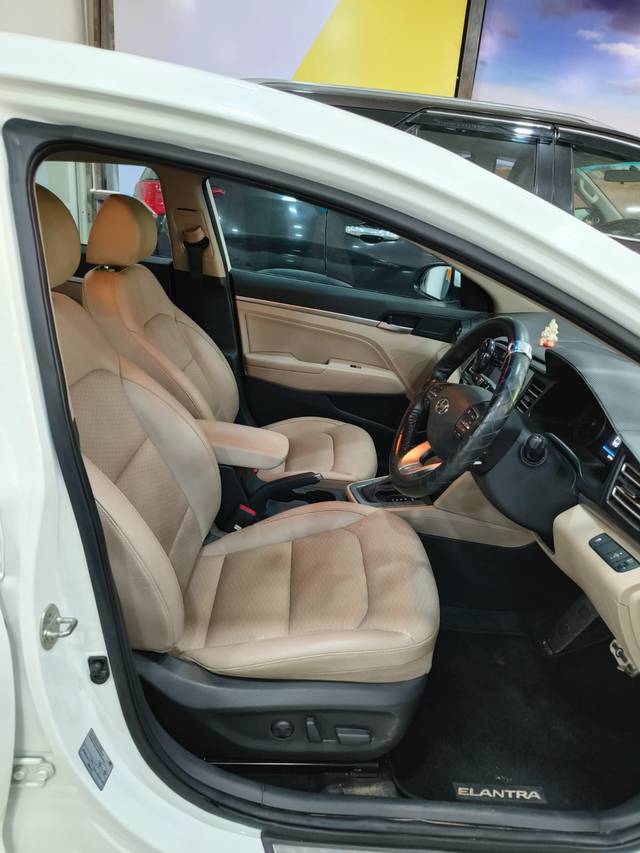 https://images10.gaadi.com/usedcar_image/4218627/original/3e6a64fcc60a2dfc3c7d111efd0e4815.jpg?imwidth=6402