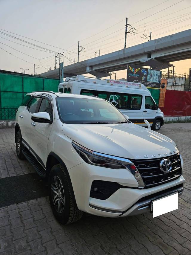 https://images10.gaadi.com/usedcar_image/4218660/original/processed_c48e0fbaecca32cb101f13d1392896ca.jpg?imwidth=6400