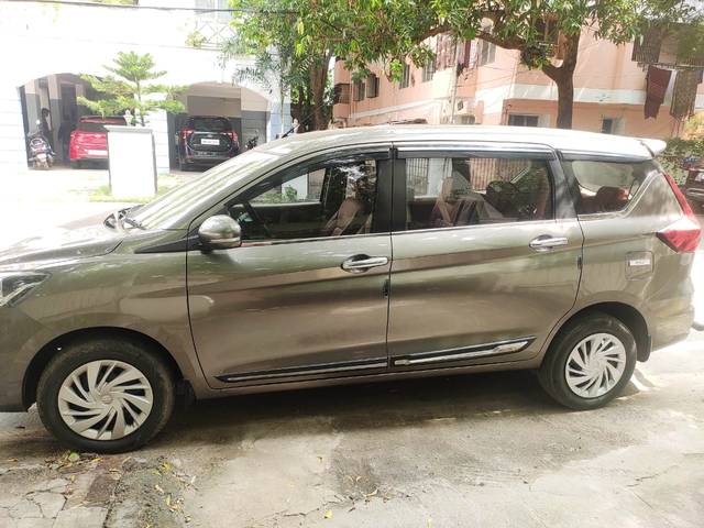 https://images10.gaadi.com/usedcar_image/4218696/original/6d098532ec9a68e283b174373995993f.jpg?imwidth=6400