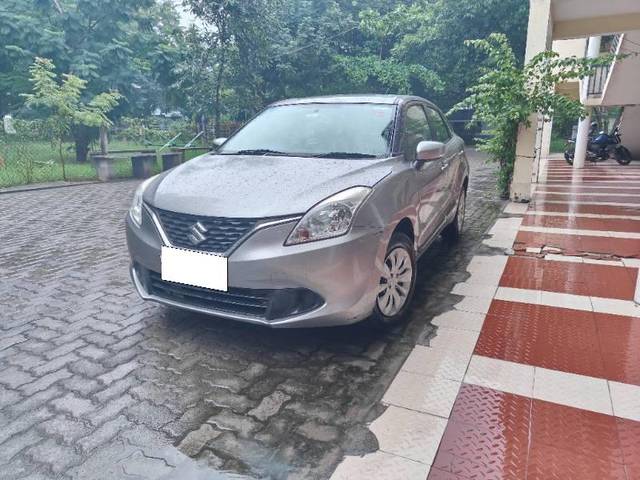 https://images10.gaadi.com/usedcar_image/4218764/original/processed_0233463f-2710-41fe-943d-b5807e3ff185.jpg?imwidth=6402