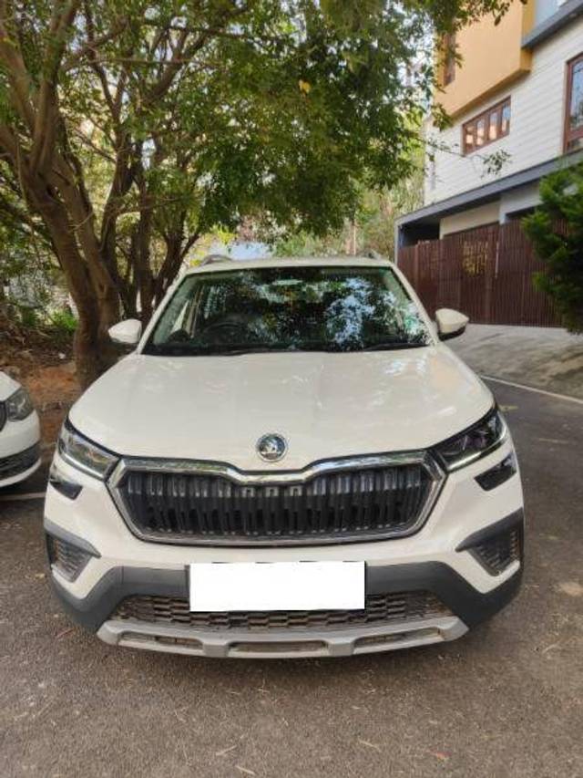 https://images10.gaadi.com/usedcar_image/4218795/original/22a321abdf0f6f2d479e5ade00f4a823.jpeg?imwidth=6400