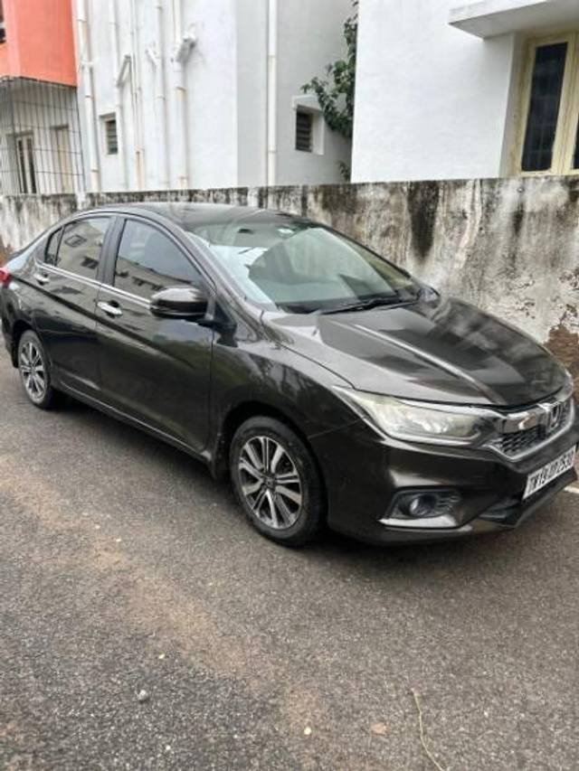 https://images10.gaadi.com/usedcar_image/4218983/original/processed_cf380d62-bfda-46ae-baad-bf22740880fa.jpeg?imwidth=6402