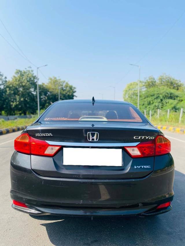 https://images10.gaadi.com/usedcar_image/4219002/original/processed_6d479738c2d7730fb3f8a3d511d5dea2.jpg?imwidth=6402