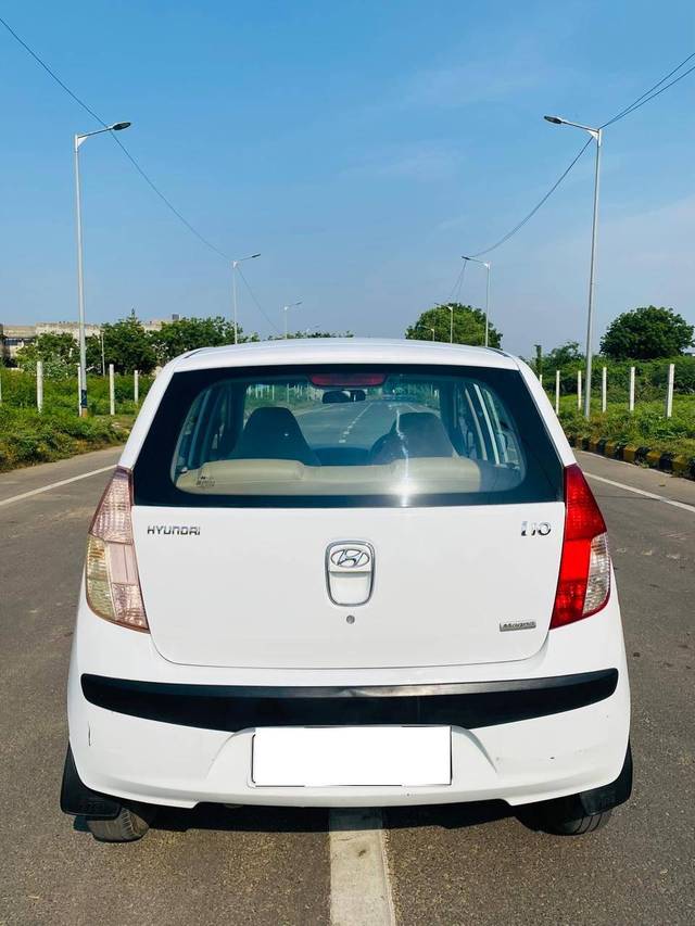 https://images10.gaadi.com/usedcar_image/4219007/original/processed_61378d4f7698ac7e9db099d7a9f1ff58.jpg?imwidth=6402