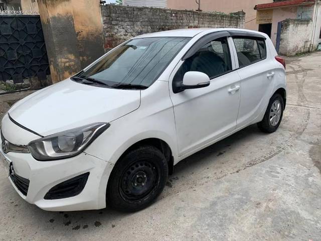 https://images10.gaadi.com/usedcar_image/4219030/original/processed_387793d2-1e89-49ad-866c-fac48f191789.jpg?imwidth=6400