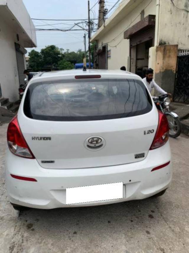 https://images10.gaadi.com/usedcar_image/4219030/original/processed_d76e31b6-8c92-4af3-bebd-b47da25d296c.jpg?imwidth=6401